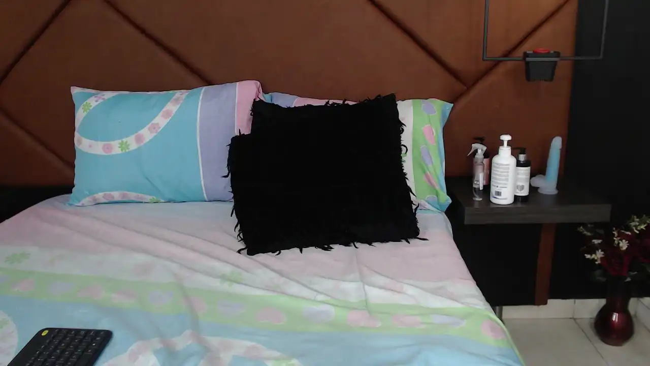 Lucianataylor – Xlovecam Record Video – 2025-06-01 09:21:29