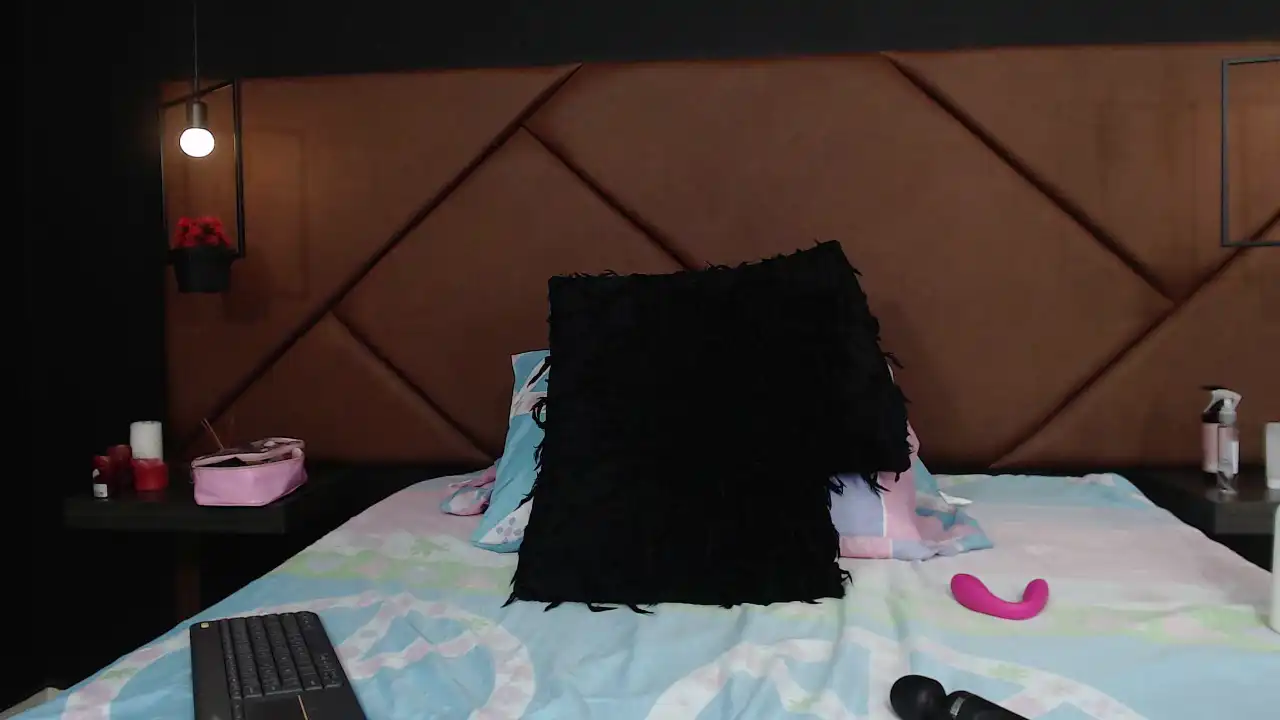 Lucianataylor – Xlovecam Record Video – 2025-06-15 23:55:14