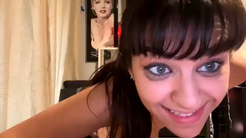 Zoeyf0x – Chaturbate Record Video – 2025-08-05 01:33:46